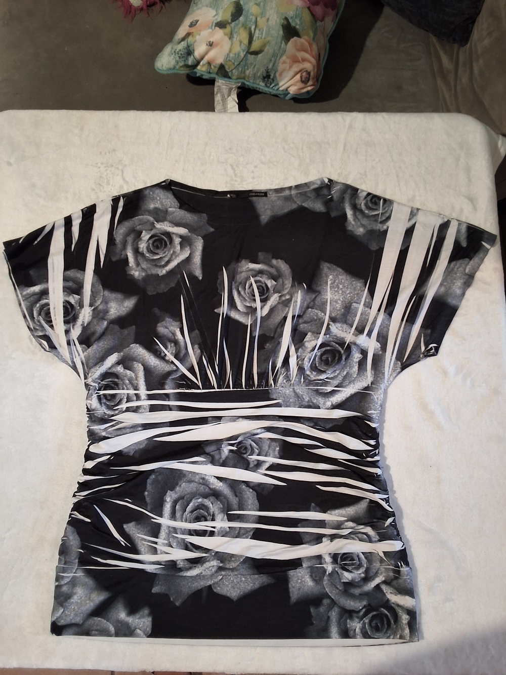 Maurices Black Floral Rose Print Short Sleeve Top